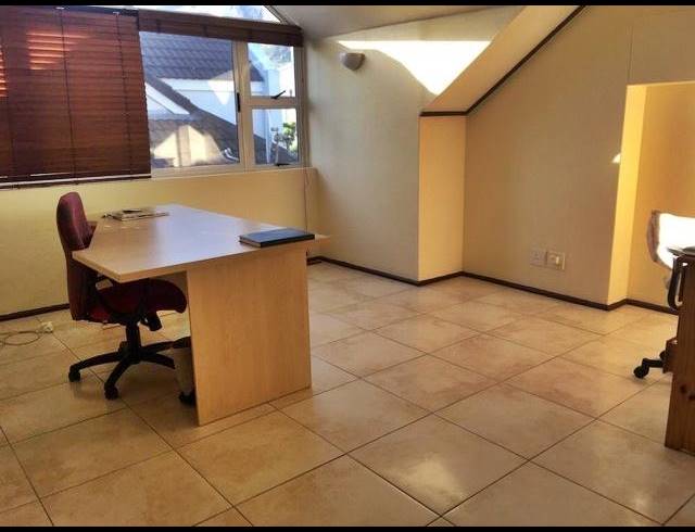 85M² OFFICE RENTED IN WESTLAKE